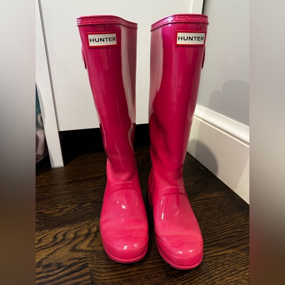 Hunter Shoes - Well Loved Glossy Hot Pink Hunter Rainboots